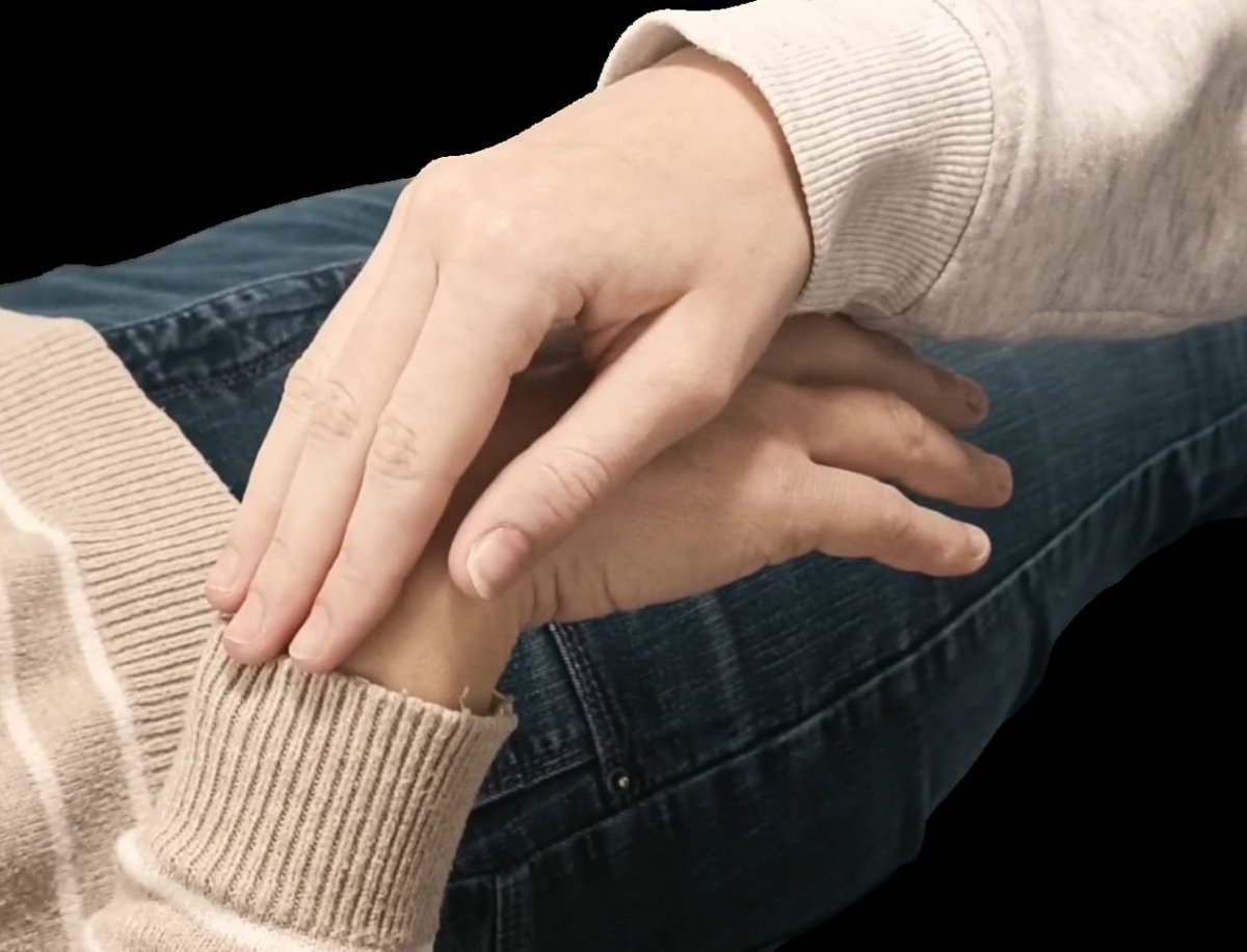 Séance de kinésiologie au cabinet Copo kinésiologie - Thierry Coppeaux, kinésiologue à La Ciotat Une femme bénéficie d'une séance de kinésiologie avec Thierry Coppeaux, kinésiologue